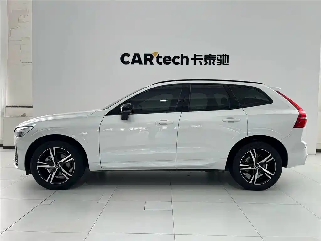 Volvo XC60 2022 B5 Sport