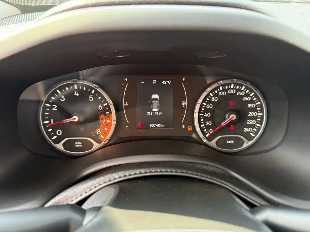 Jeep Renegade 1.4T Auto High Energy Edition, фото 6