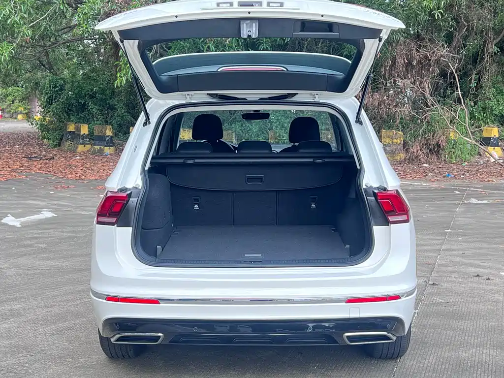 Volkswagen Tiguan L PHEV — миниатюра 7