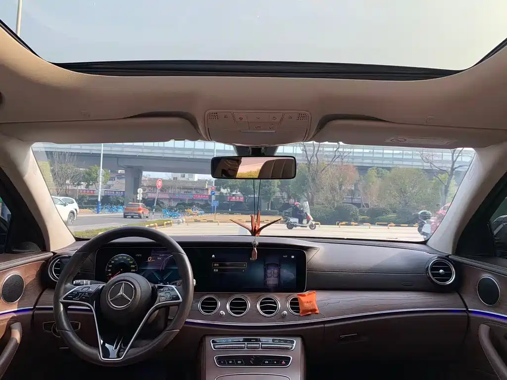 MERCEDES-BENZ E CLASS