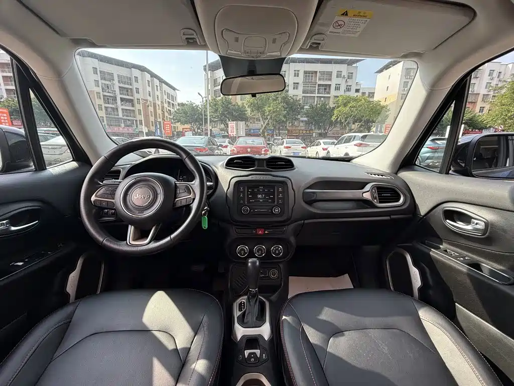 Jeep Renegade 1.4T Auto High Energy Edition, фото 11