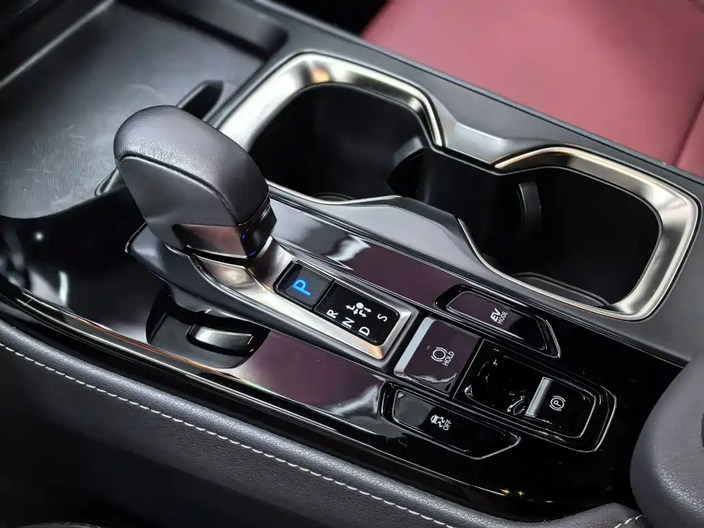 Lexus NX — миниатюра 17