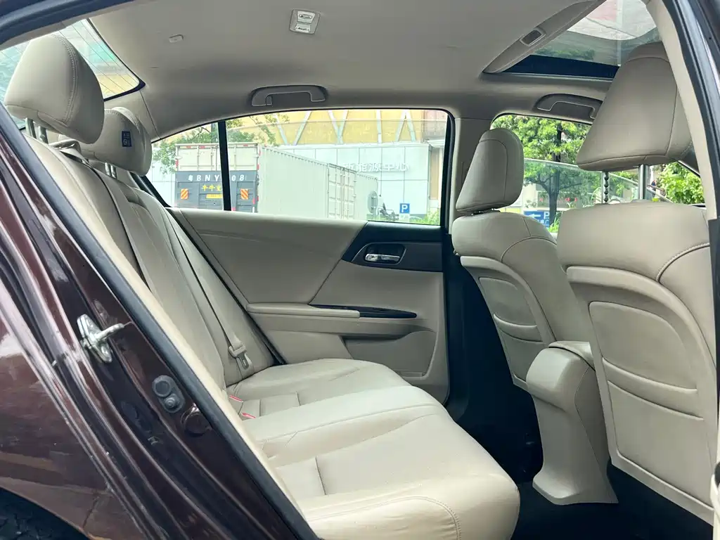 Honda Accord — миниатюра 12
