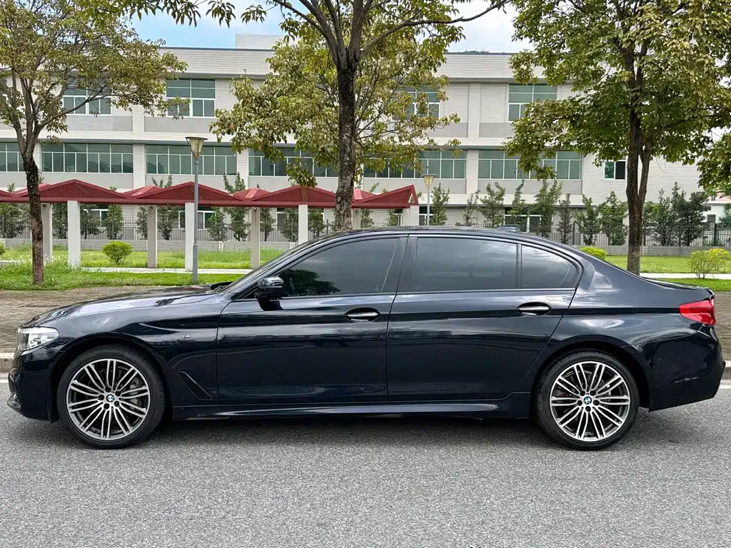 BMW 5 Series — миниатюра 17