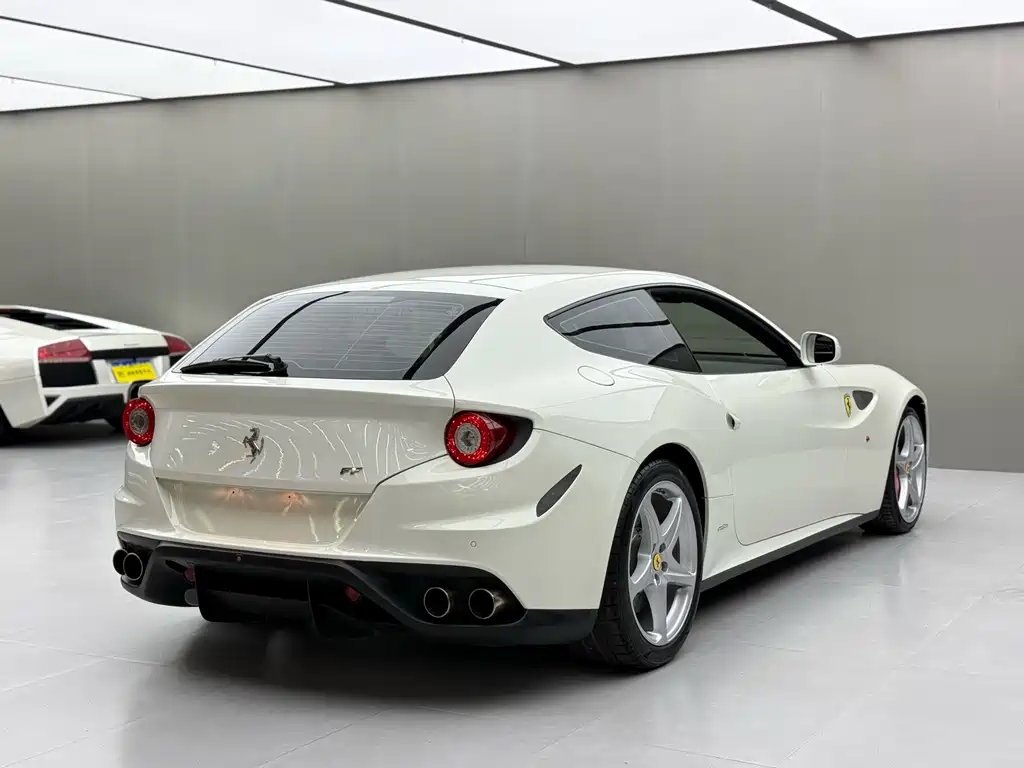 Ferrari FF — миниатюра 7