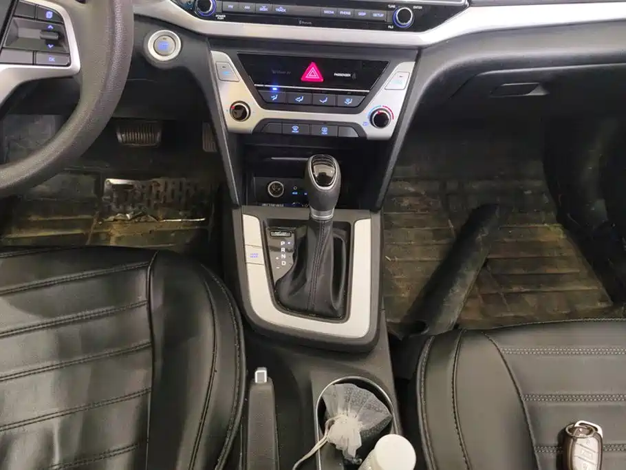 Hyundai Elantra — миниатюра 16