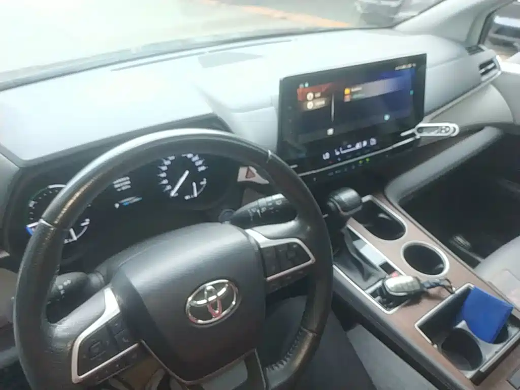 Toyota Sienna — миниатюра 10
