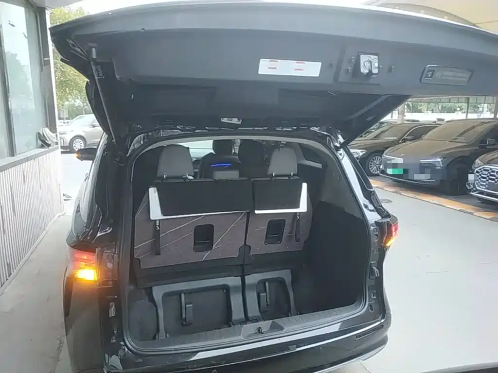 Toyota Sienna — миниатюра 19