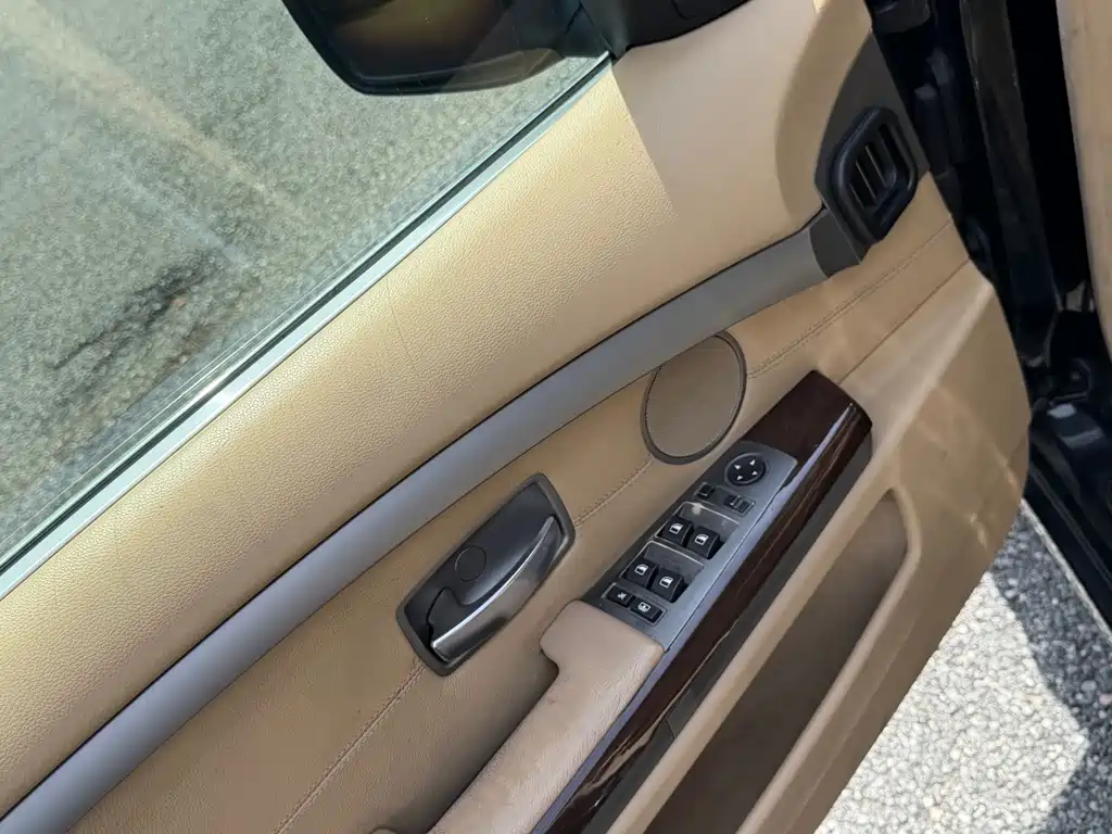 BMW 7 Series — миниатюра 13