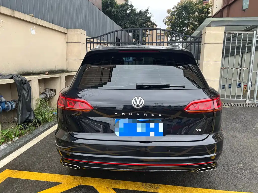 VOLKSWAGEN TOUAREG