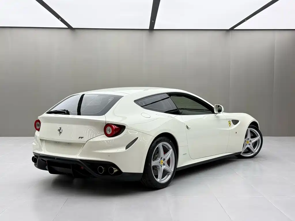 Ferrari FF — миниатюра 9