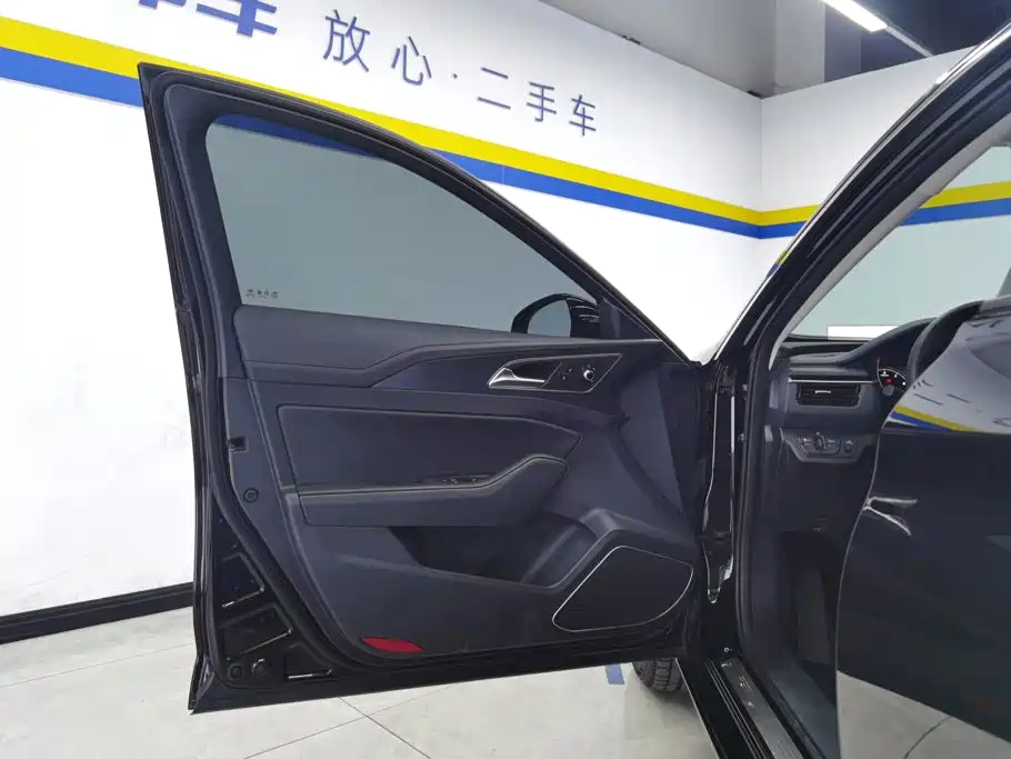 Hongqi Hongqi H5 — миниатюра 6