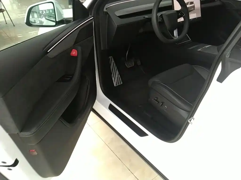 Tesla Model Y L — миниатюра 16
