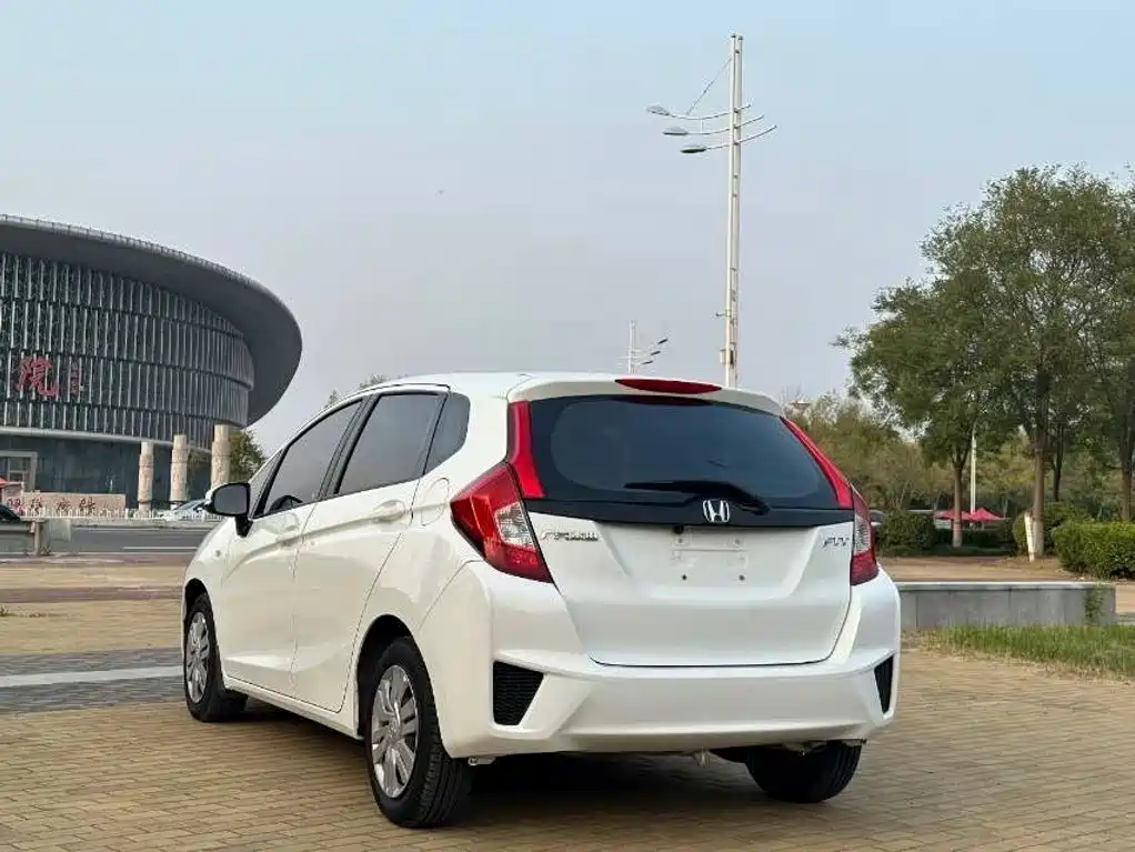 Honda Fit — миниатюра 6