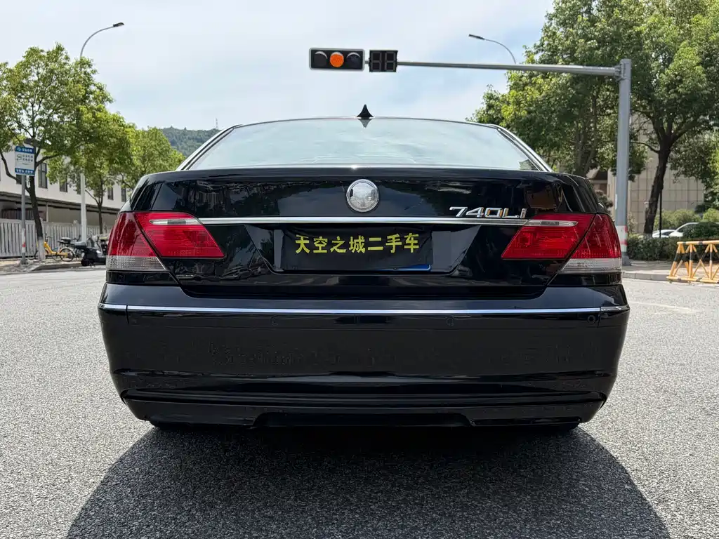 BMW 7 Series — миниатюра 19