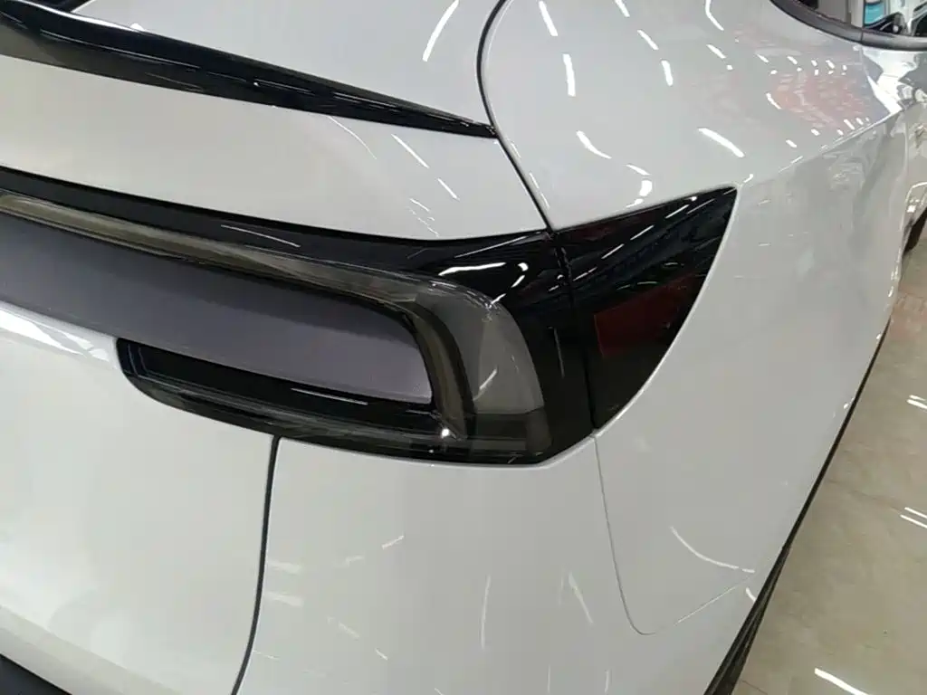 Tesla Model Y L — миниатюра 8