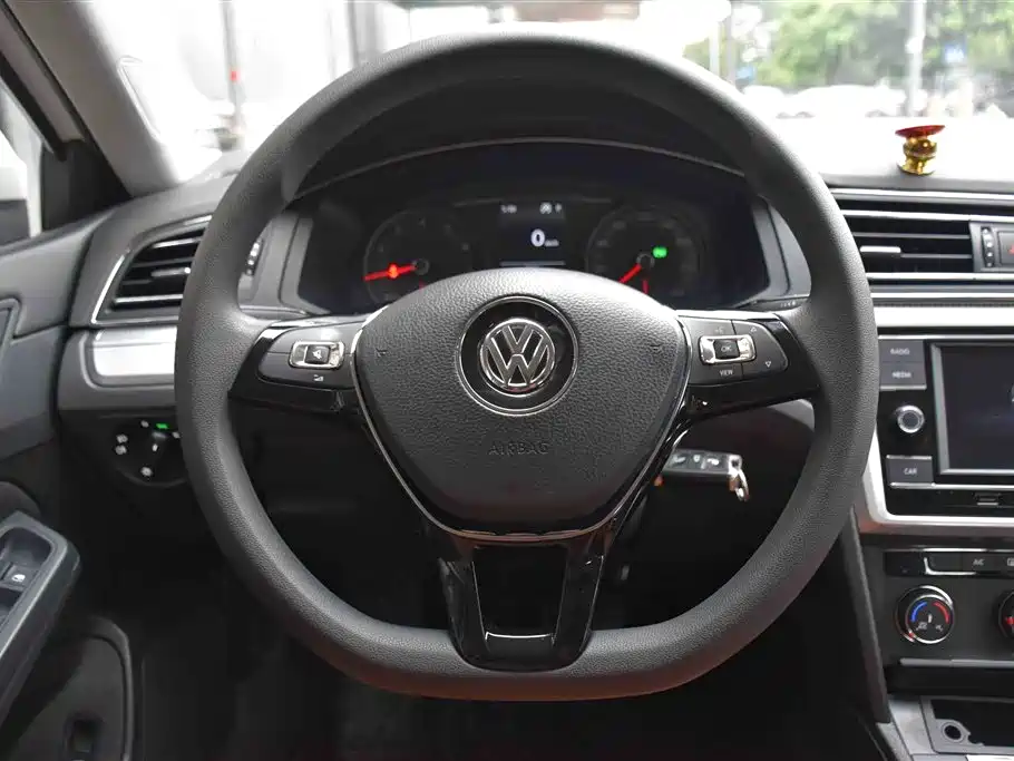 VOLKSWAGEN LINGDU