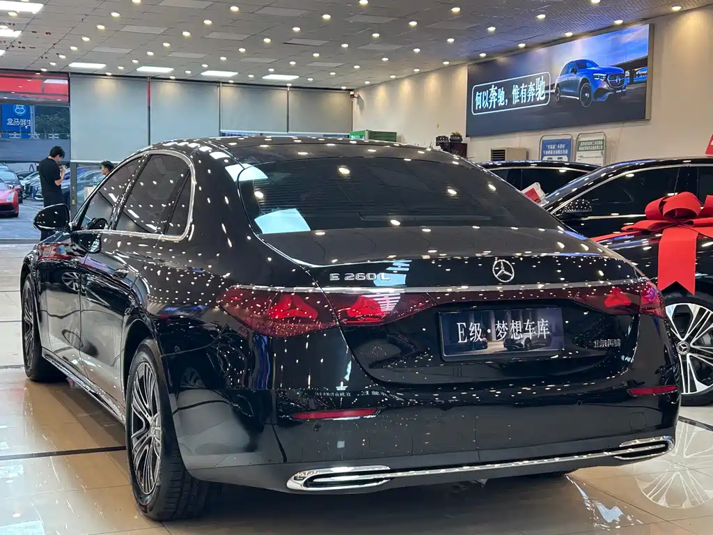 Mercedes-Benz E-Class — миниатюра 6