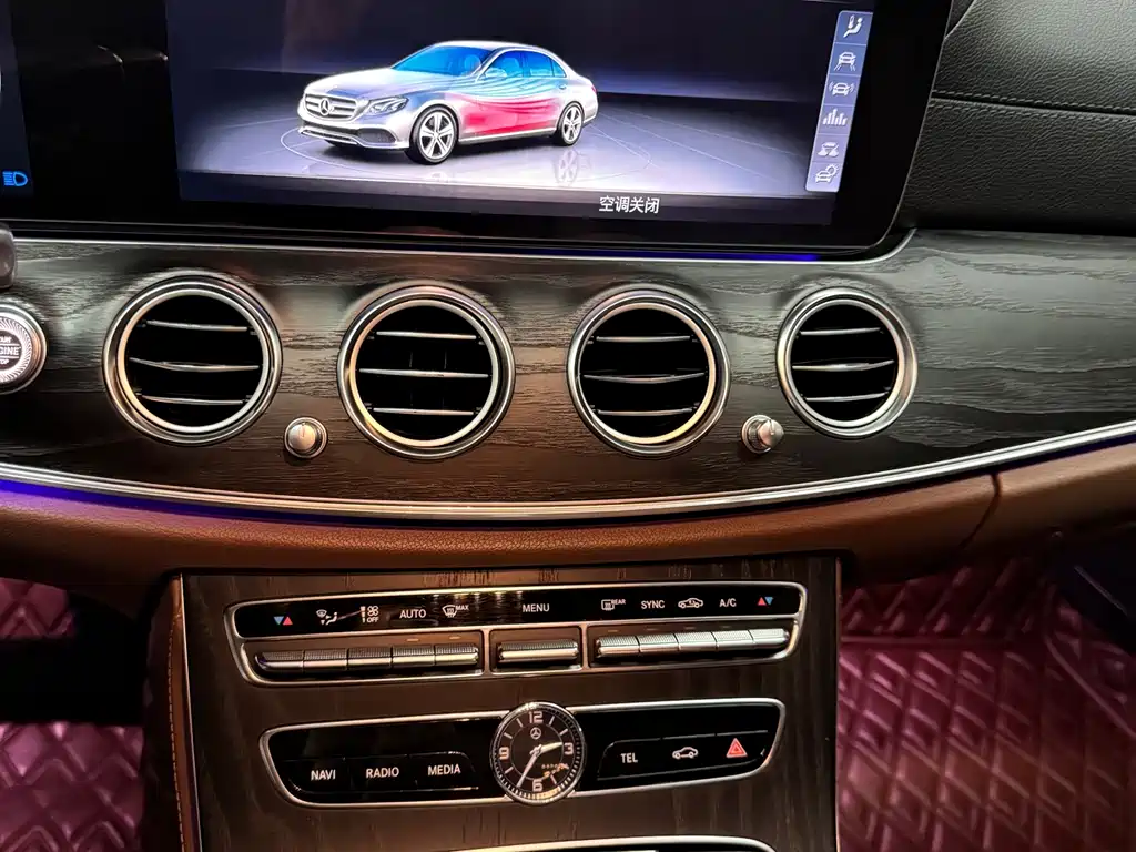 Mercedes-Benz E-Class — миниатюра 12