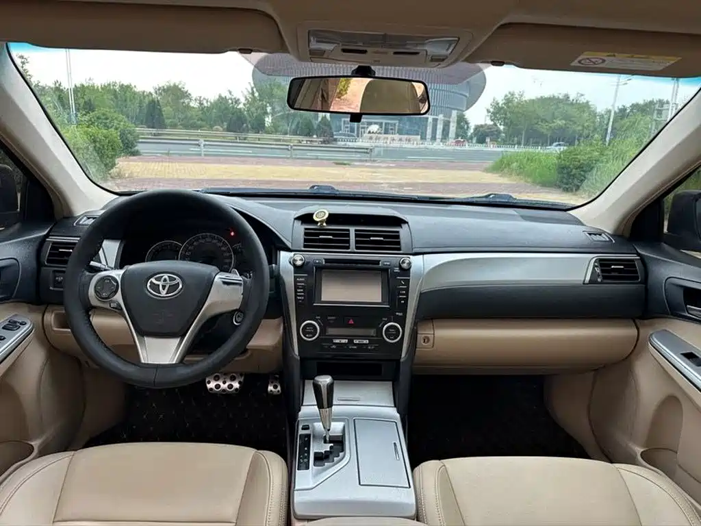 Toyota Camry — миниатюра 9