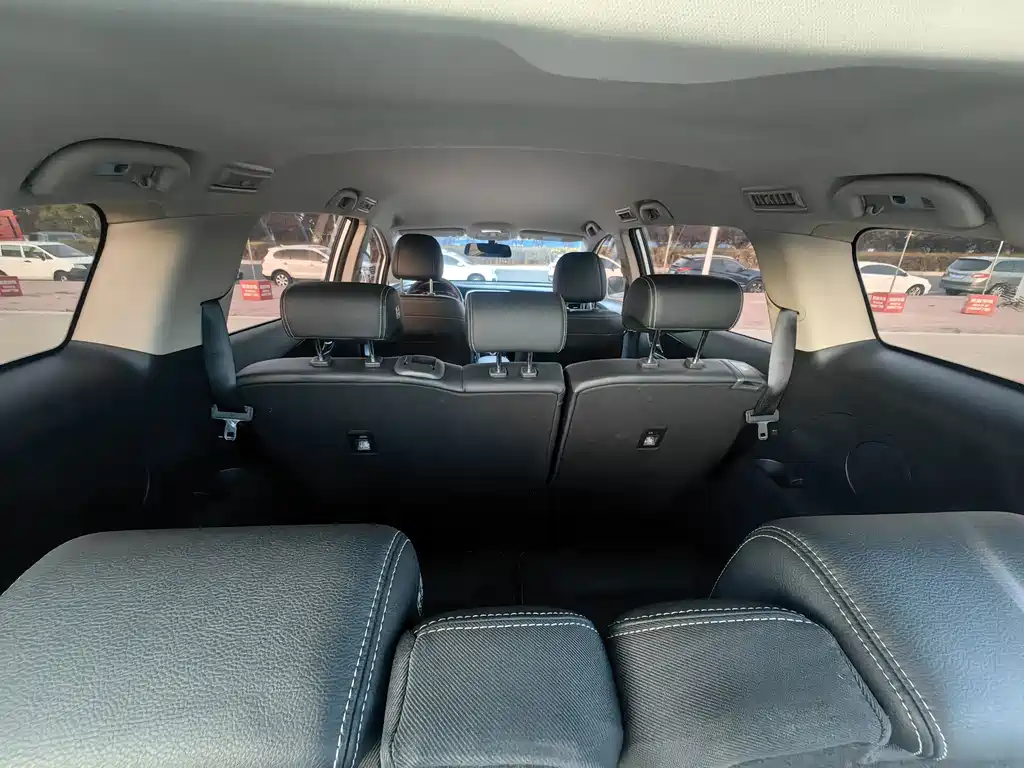 BYD MAX — миниатюра 5