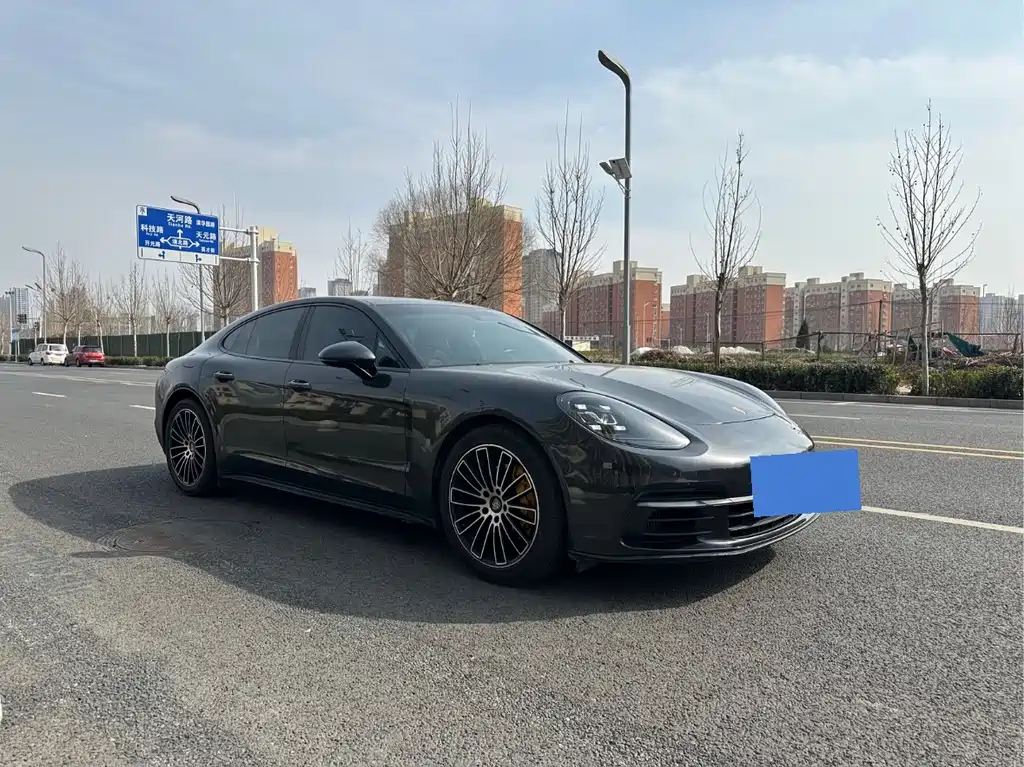 PORSCHE PANAMERA