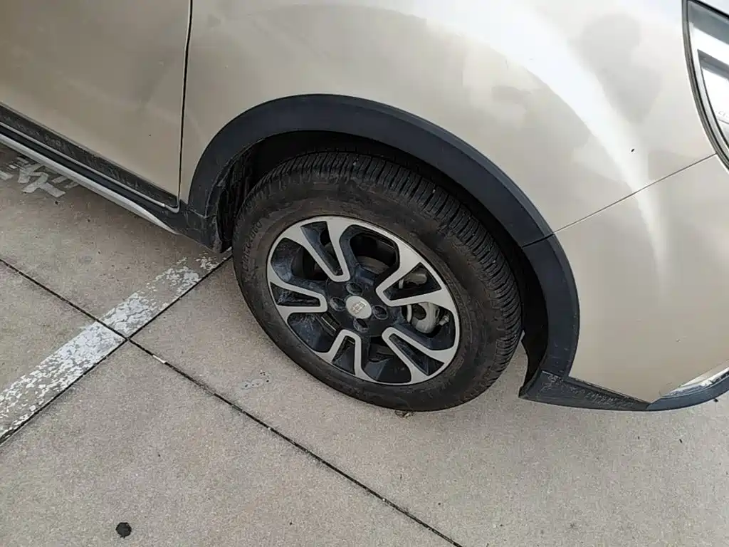 Geely Vision X3 — миниатюра 12