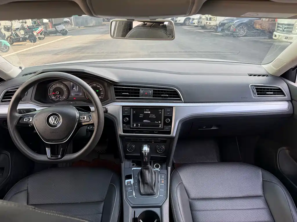 Volkswagen Lamando 2019 230TSI DSG V
