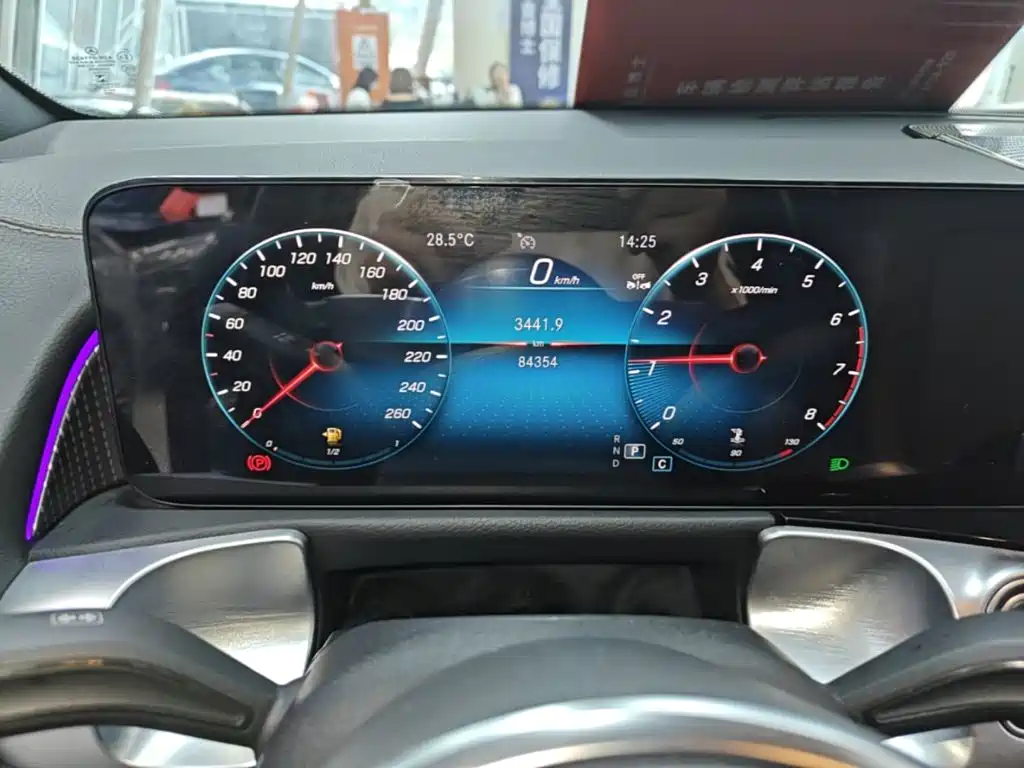 Mercedes-Benz GLB — миниатюра 12