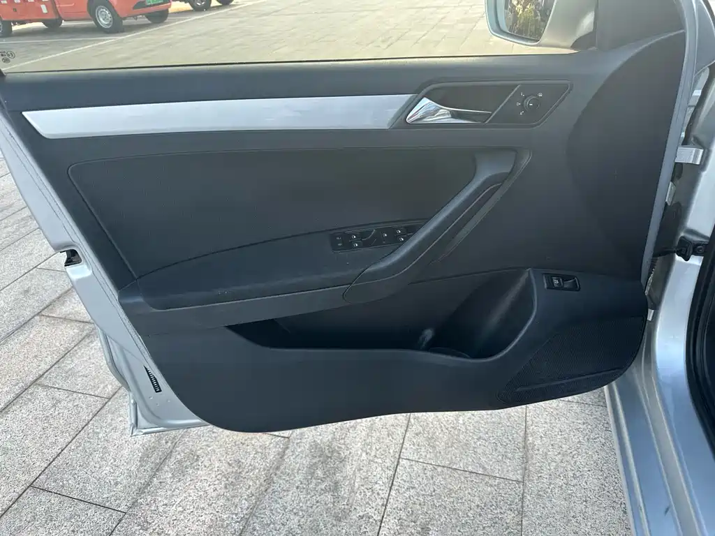 Volkswagen Jetta — миниатюра 5