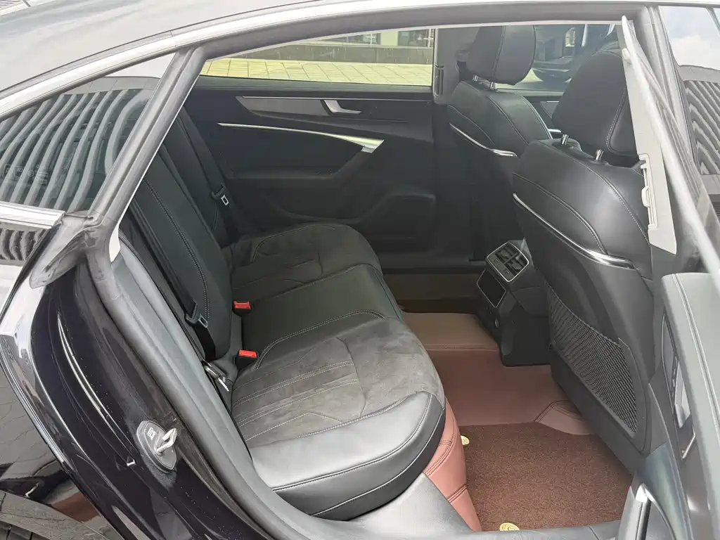 Audi A7L — миниатюра 7