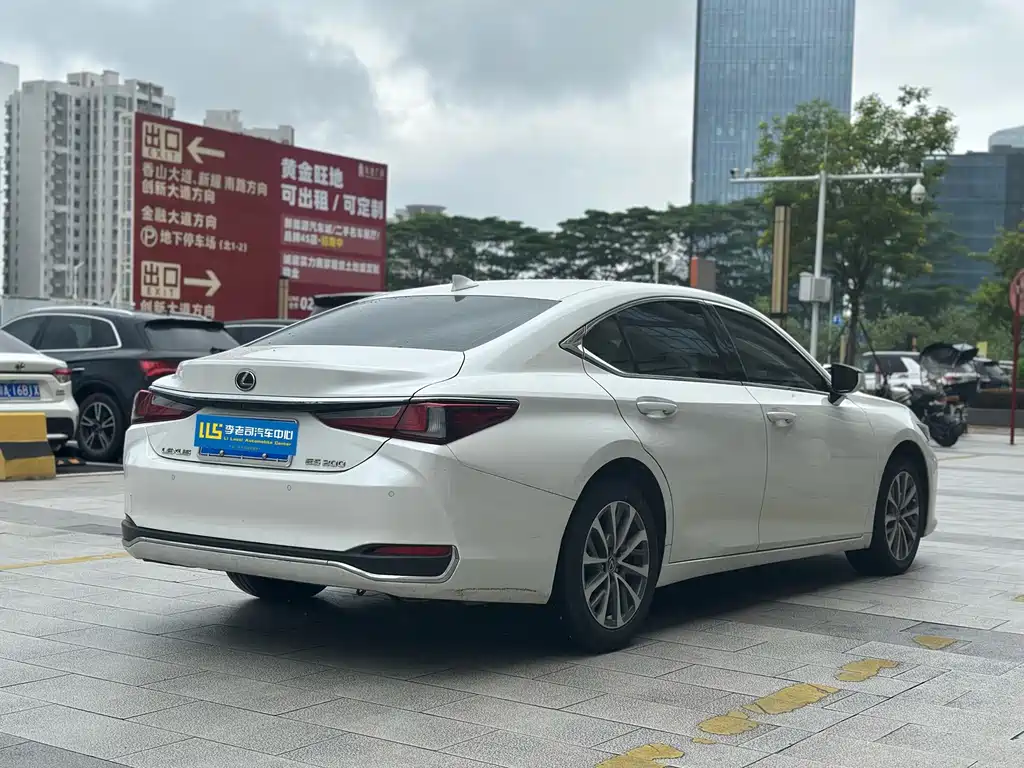 Lexus ES — миниатюра 3