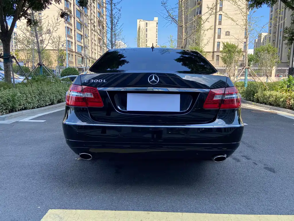 Mercedes-Benz E-Class — миниатюра 4