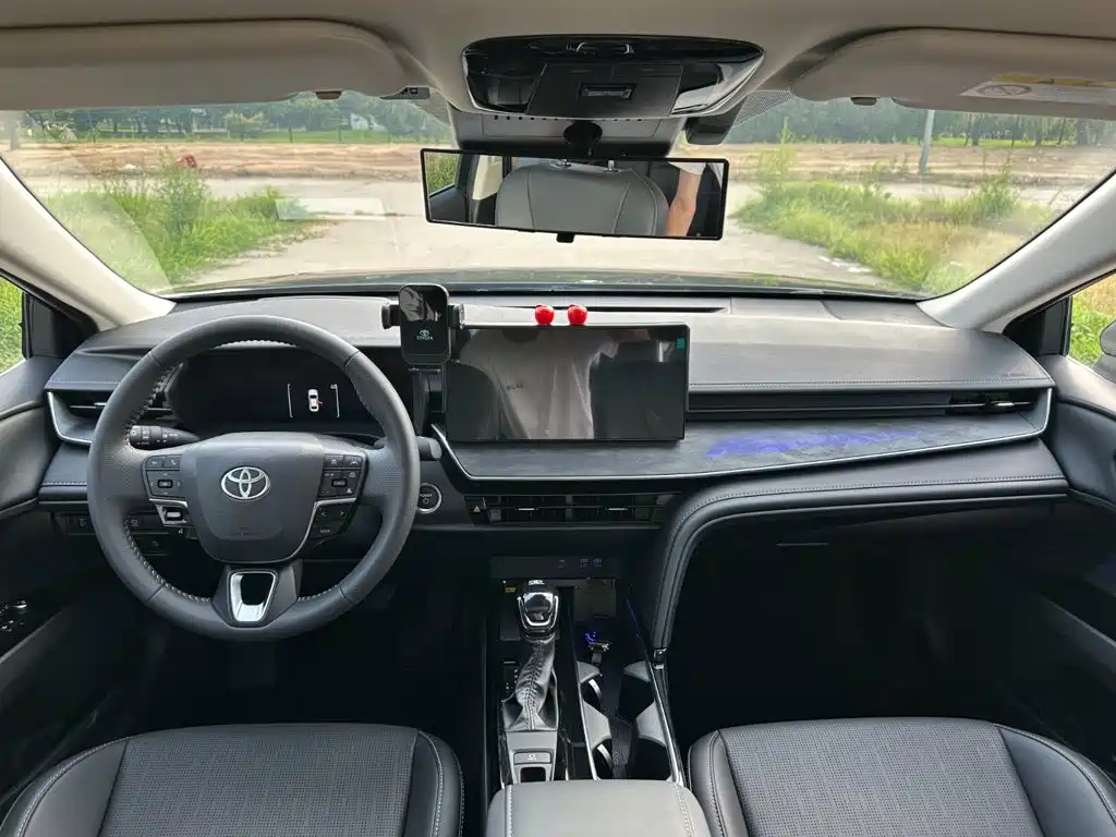 Toyota Camry — миниатюра 10