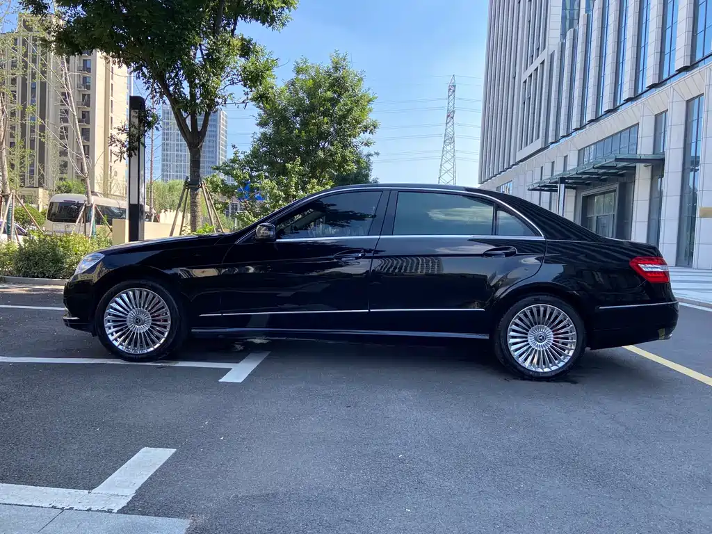 Mercedes-Benz E-Class — миниатюра 2