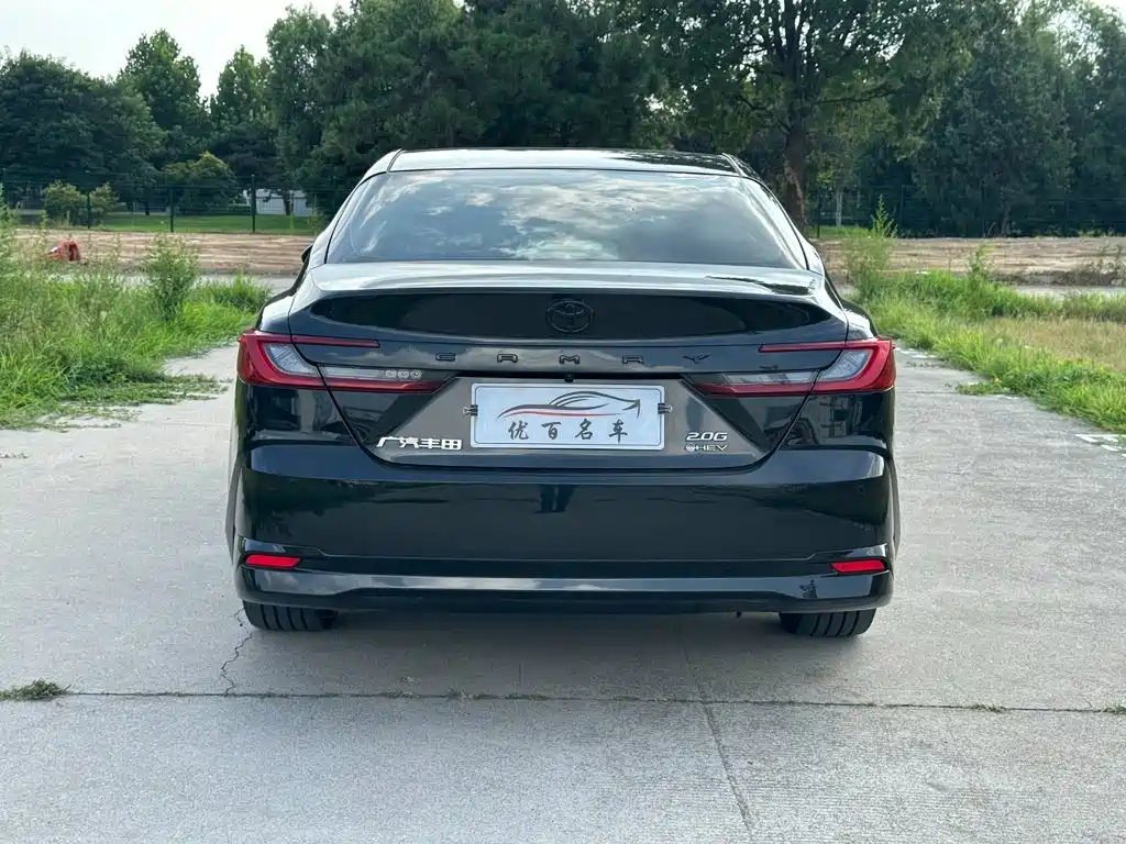 Toyota Camry — миниатюра 5