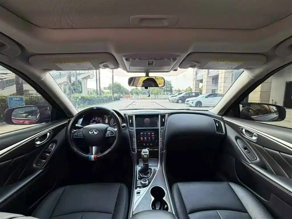Infiniti Q50L 2015 2.0T Comfort