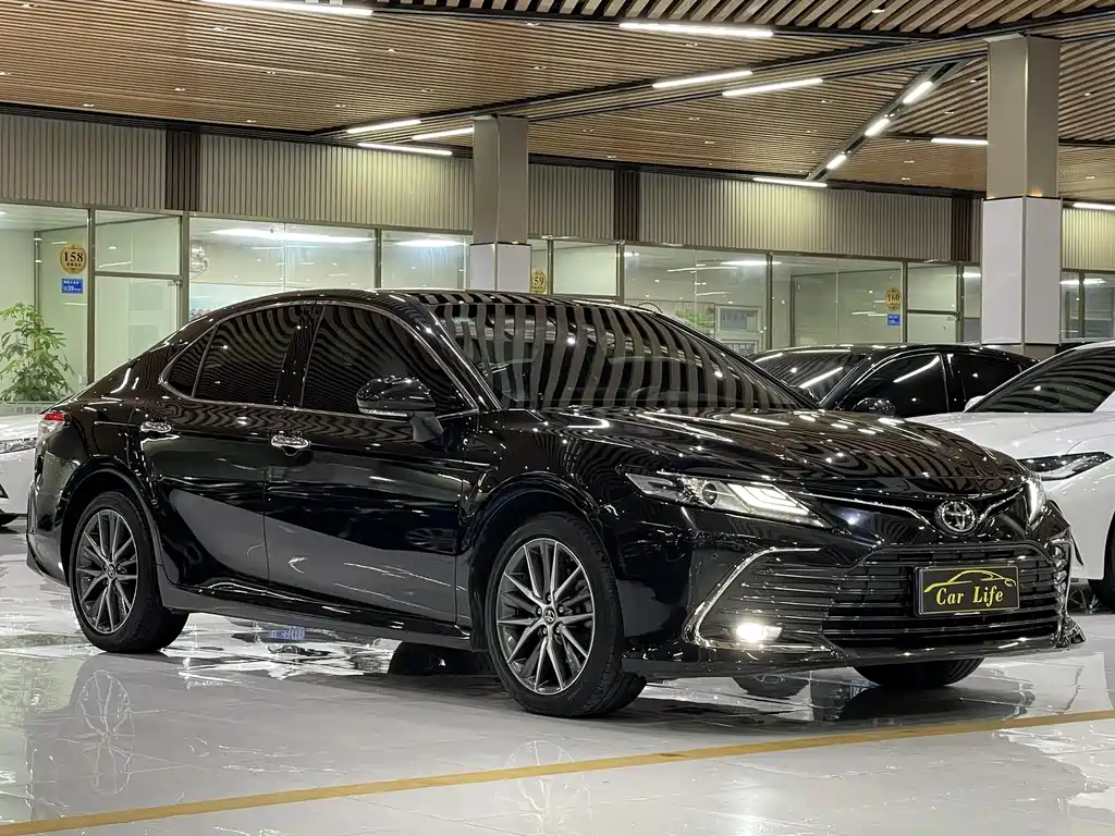 Toyota Camry — миниатюра 3