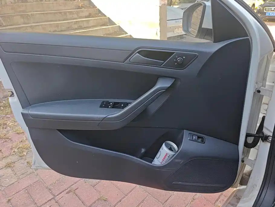 Volkswagen Jetta — миниатюра 7