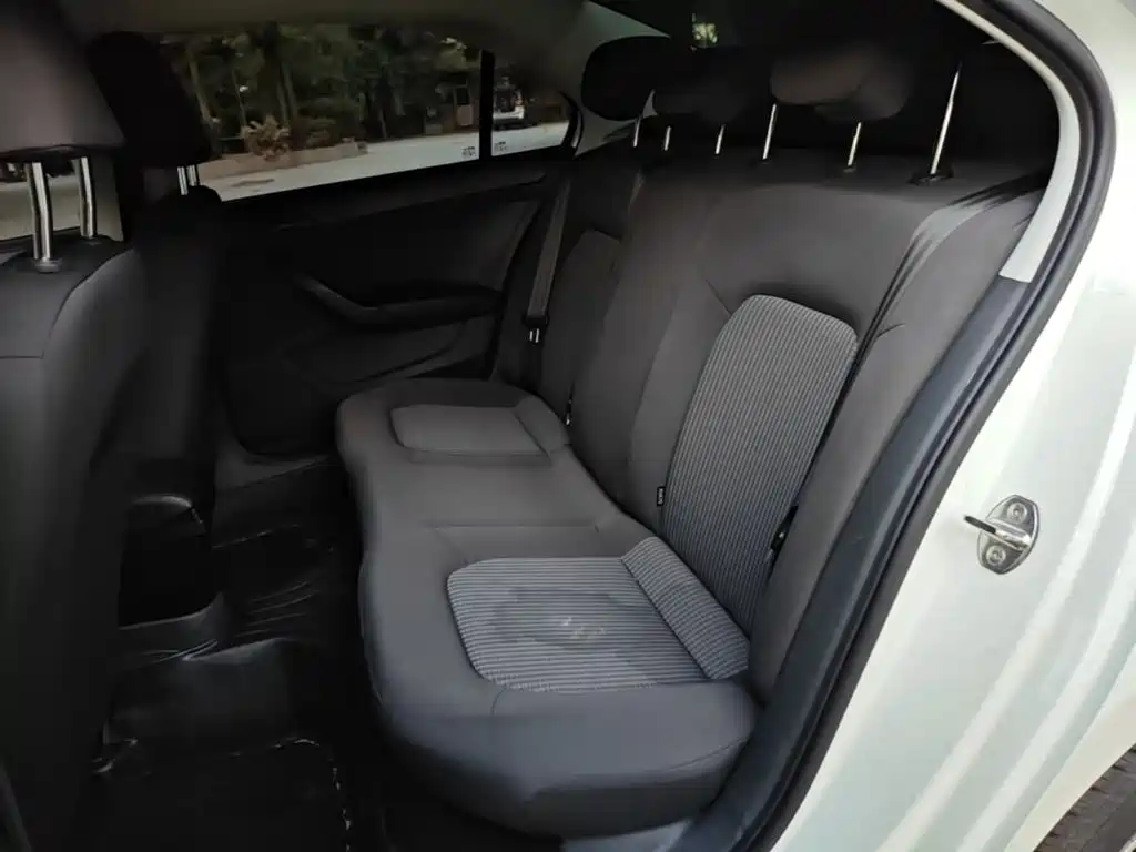 Volkswagen Santana — миниатюра 17