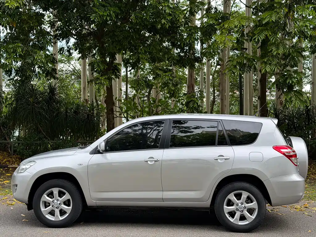 Toyota RAV4 2009 2.0L AT Luxury