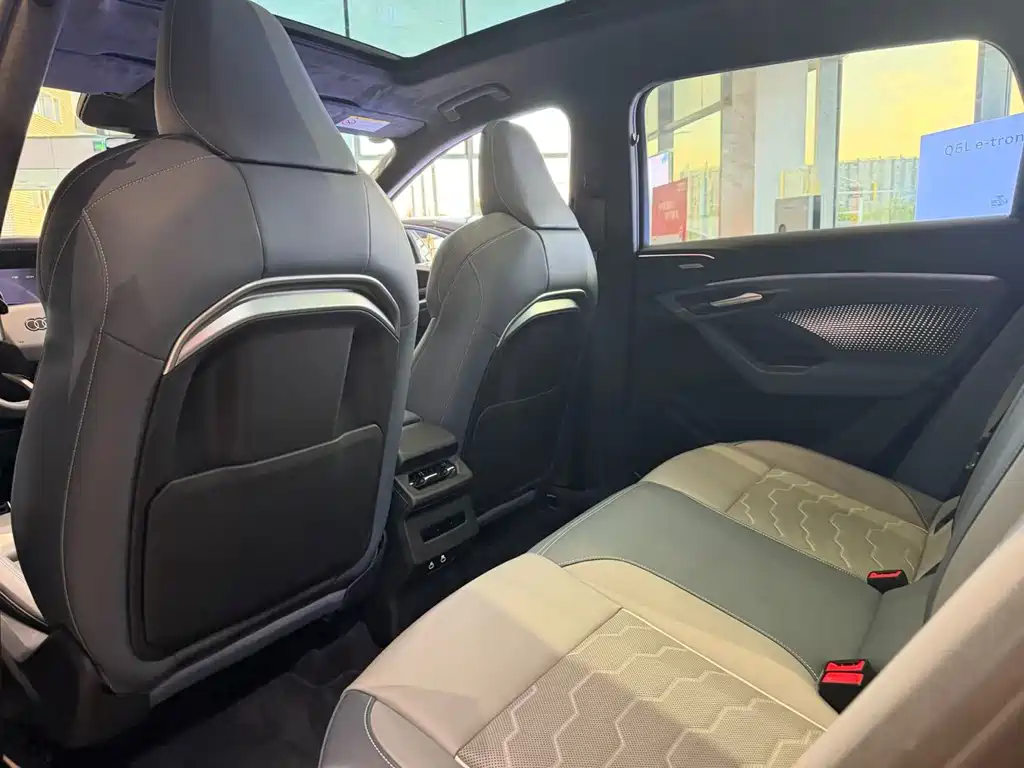 Audi Q6L e-tron — миниатюра 7