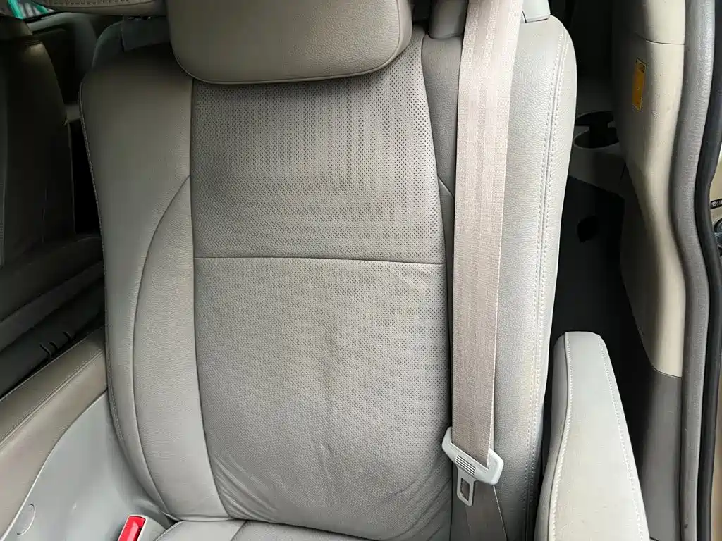 Toyota Sienna — миниатюра 14