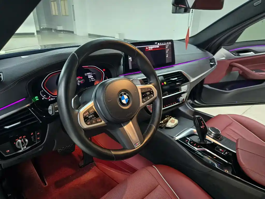 BMW 5 Series — миниатюра 8