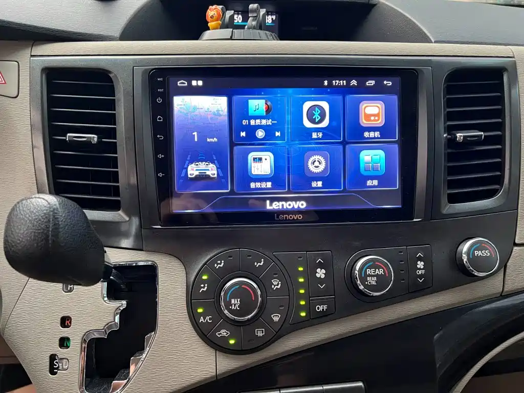 Toyota Sienna — миниатюра 10
