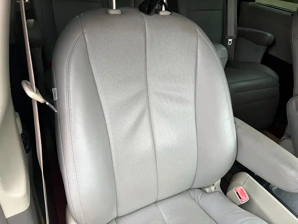 Toyota Sienna — миниатюра 20