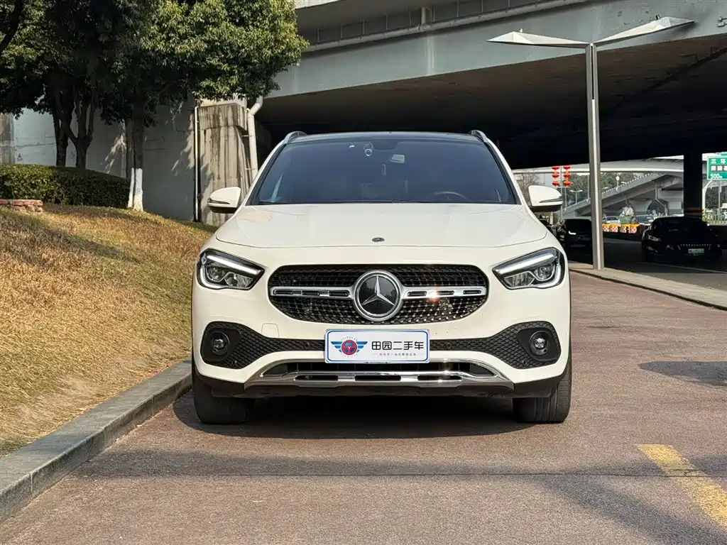 MERCEDES-BENZ GLA
