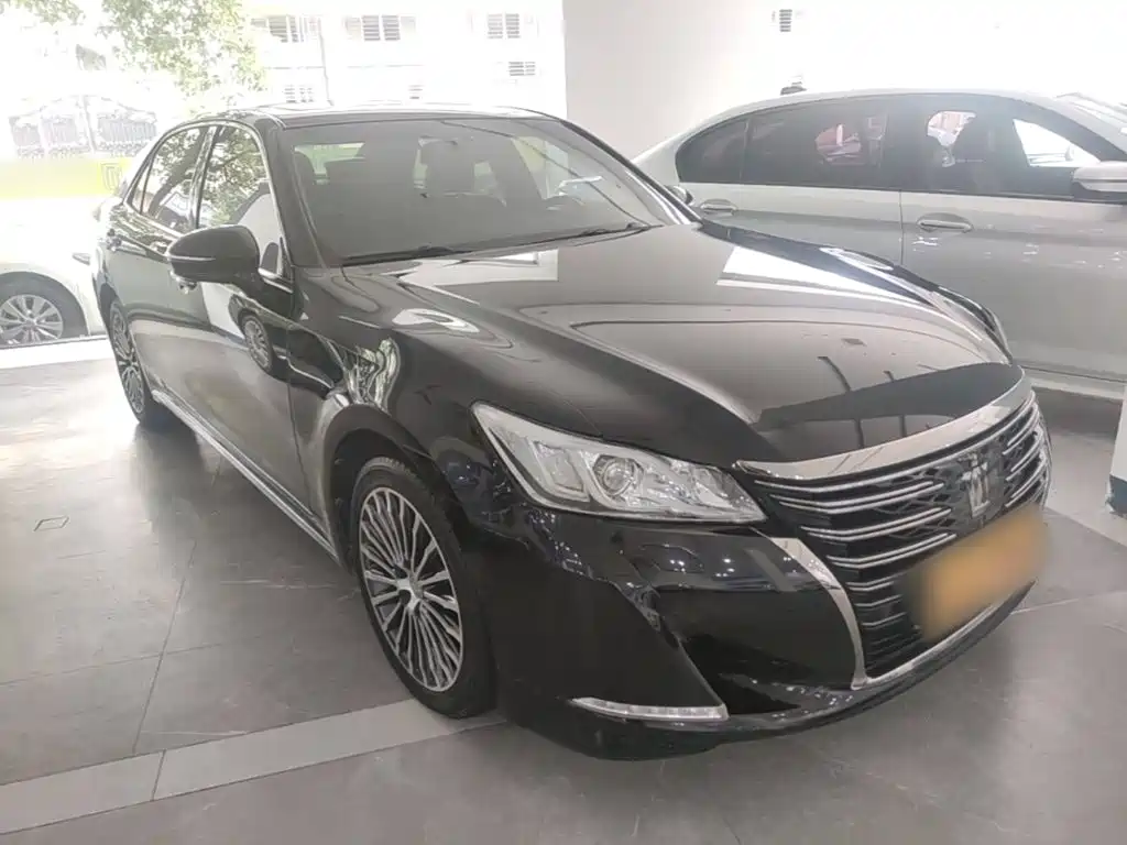 Toyota Crown — миниатюра 4
