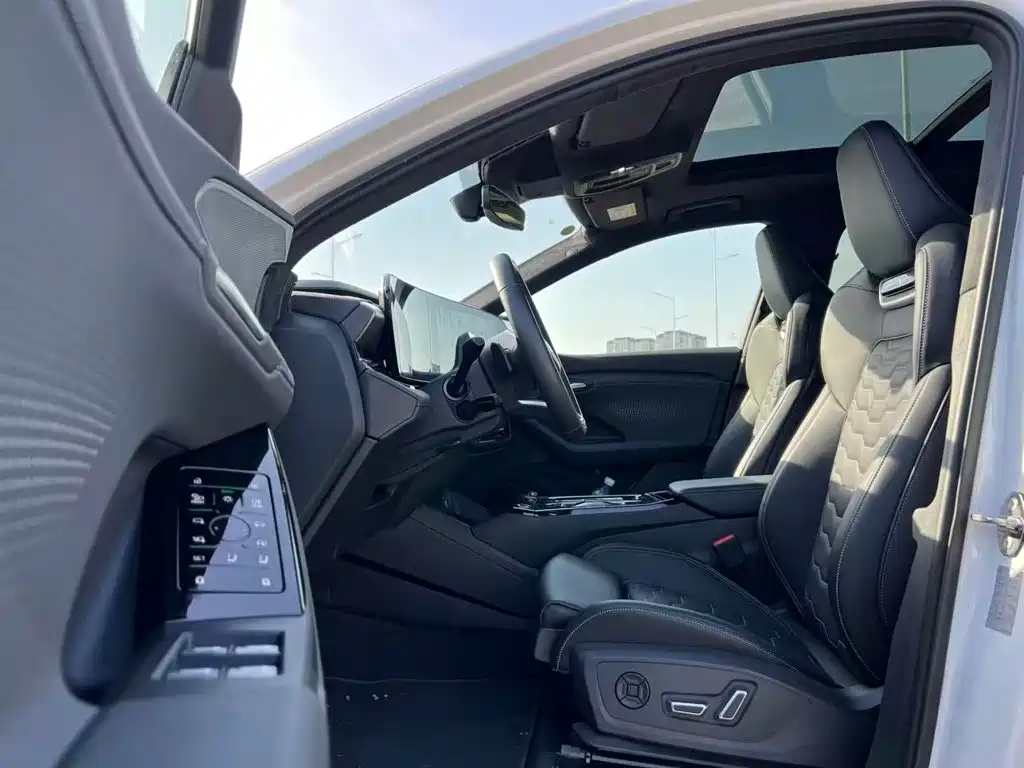 Audi Q6L e-tron