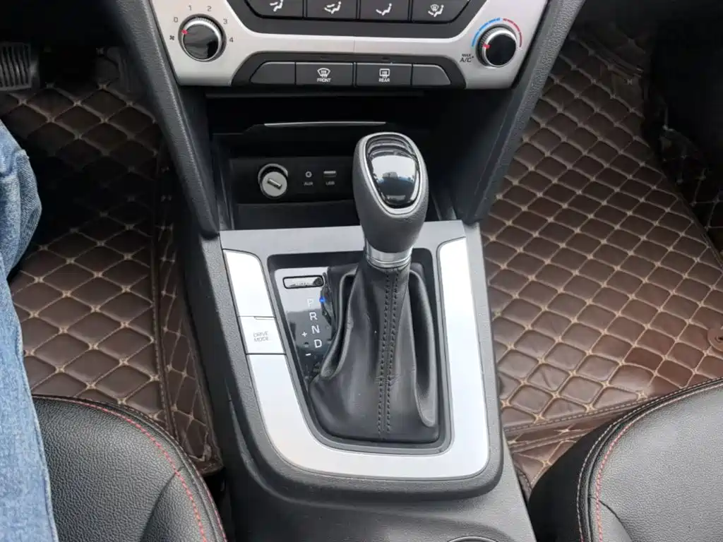 Hyundai Elantra — миниатюра 14